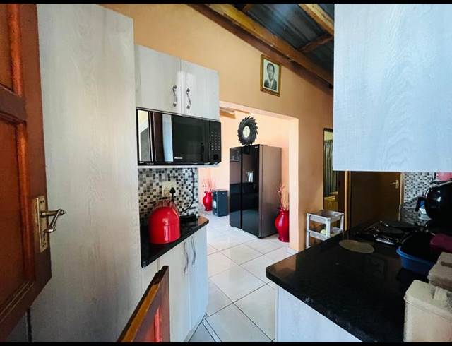 7 BEDROOM HOUSE FOR SALE IN OLIEVENHOUTBOSCH